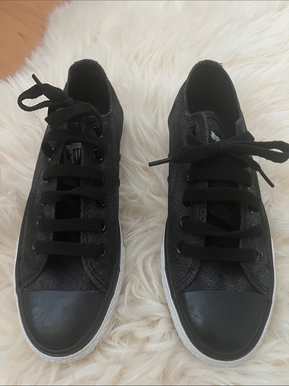 Brand new Black Low-Top Lace-Up converse Sneakers